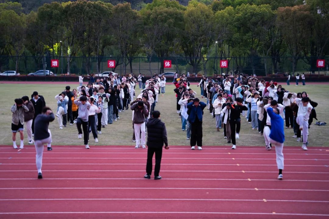 “声”临其“gym”，经典不打烊——拼搏在线官方网站承办音乐夜跑在...