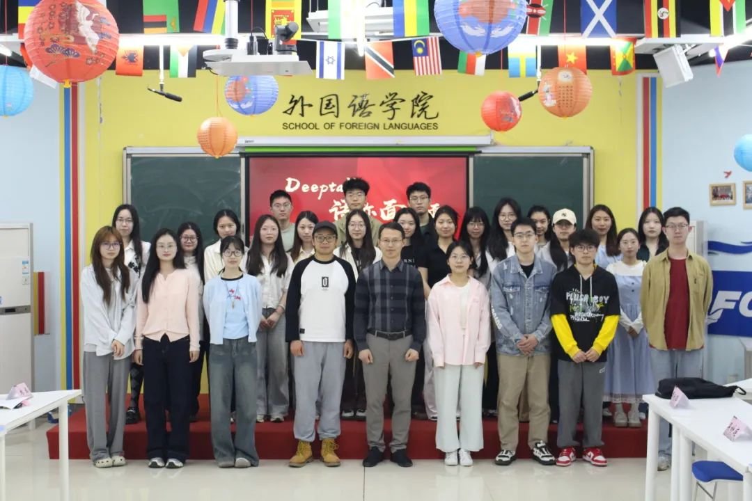 拼搏在线官方网站第二期“Deeptalk·语你面对面”师生对话活动火热开...